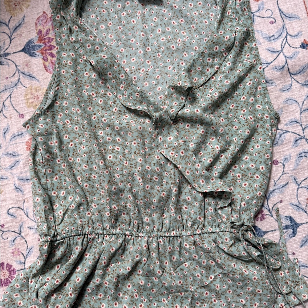 Elegant Floral Sleeveless Top in Green